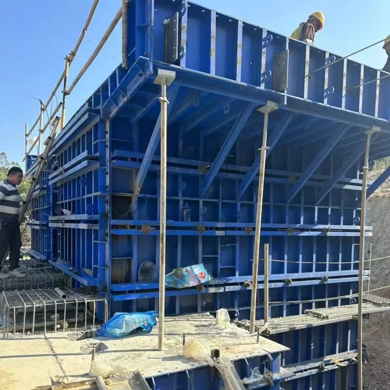 道路および橋梁プロジェクト用の鋼製型枠